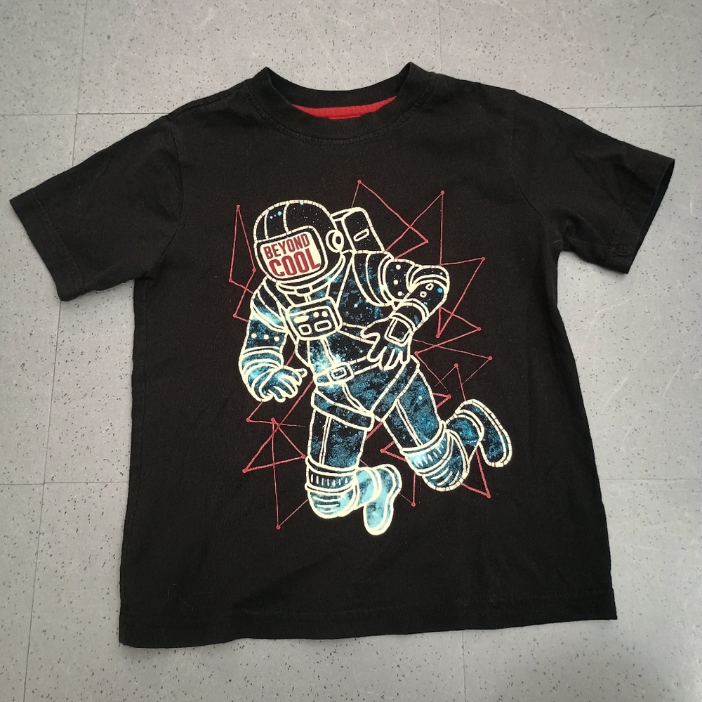 Wonder Nation Boy XS Black Astronaut Space🚀 Graphic T Glow In The Dark T-shirt - Picture 2 of 10